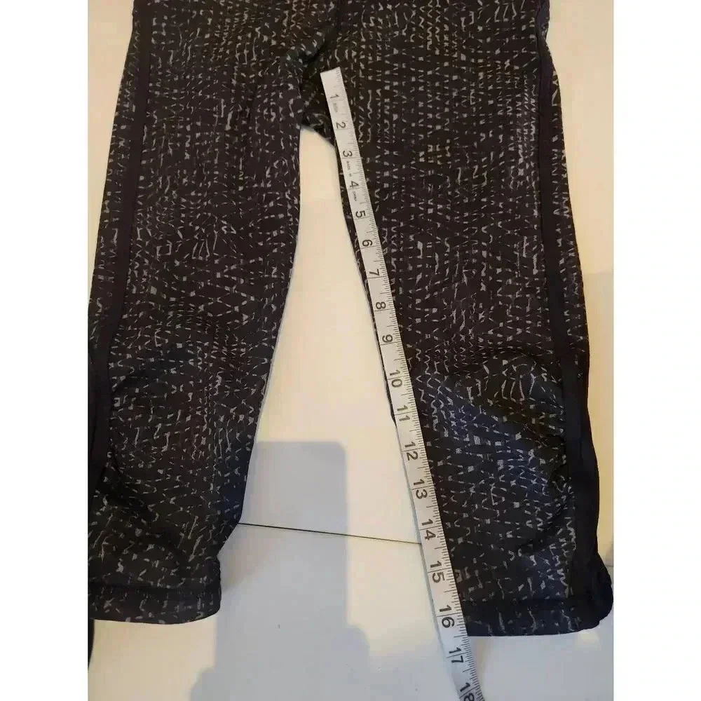Lululemon Real Quick Crop Leggings Snakeprint Black Gray Size 4.